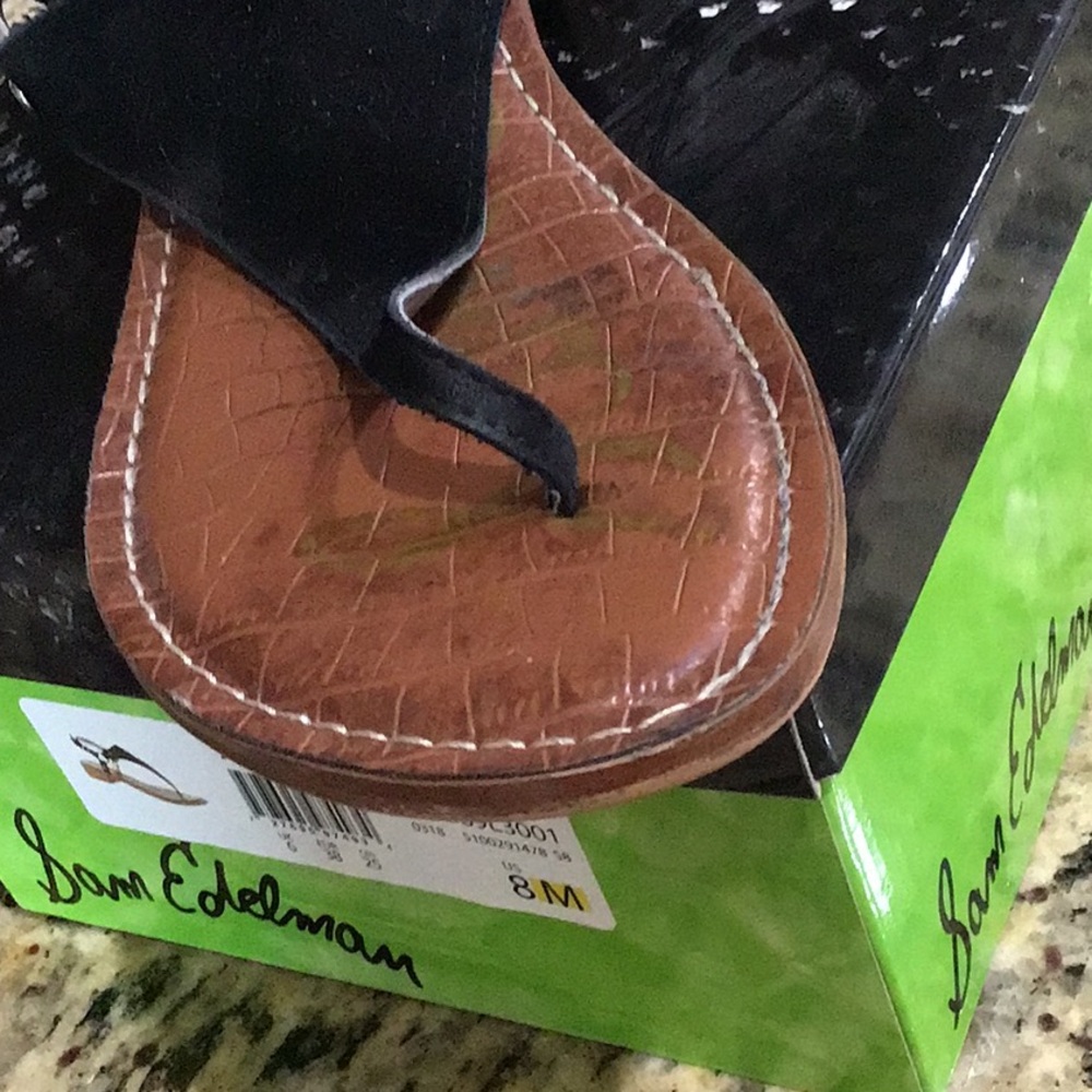 Sam Edelman black suede T-thong sandals - Picture 3 of 3